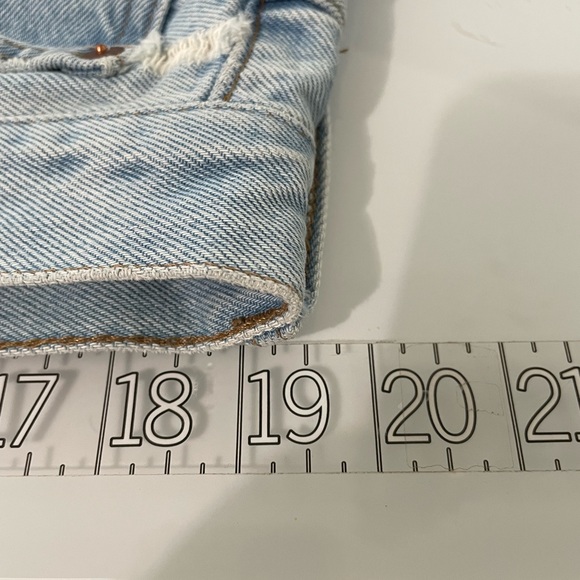 MADEWELL Relaxed Denim Short in Cedarcroft Wash 31 - Picture 6 of 11